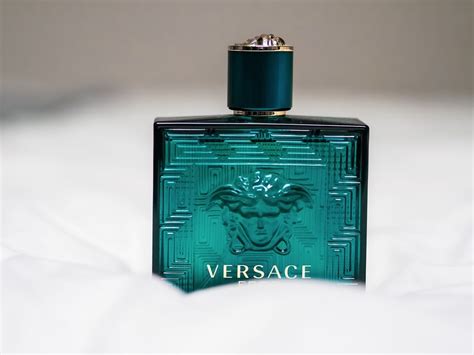 mejores perfumes de versace para hombre|Versace men's fragrance pour homme.